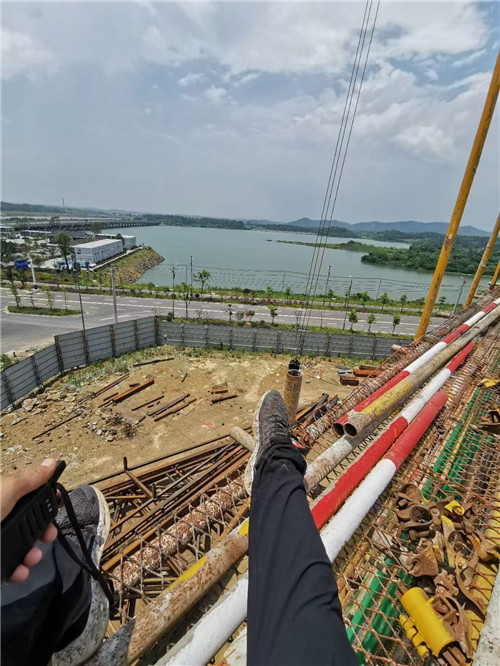 康平县作业中发生设备损坏或人员意外，责任怎么划分？