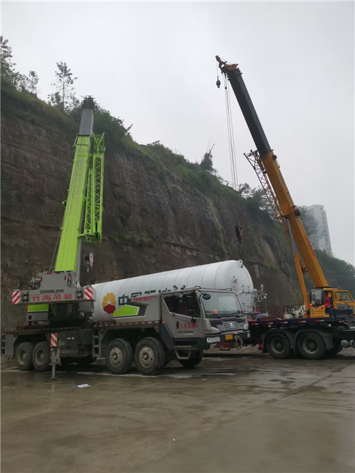 康平县“不怕风雨冻”—— 吊车的 “恶劣环境适应” 技术